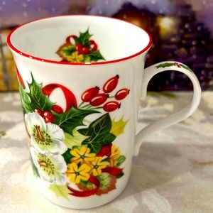 Crown Trent Fine Bone China Christmas Cup/Mug Holly & Berries Mixed Bouq…
